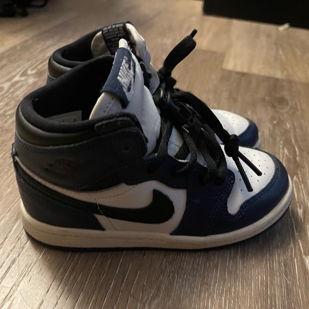 Nike Kids Navy and White Sneakers